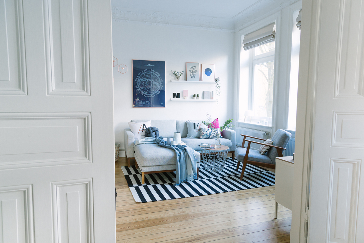 Wohnzimmer umgestalten: kupfer, rosé und blau